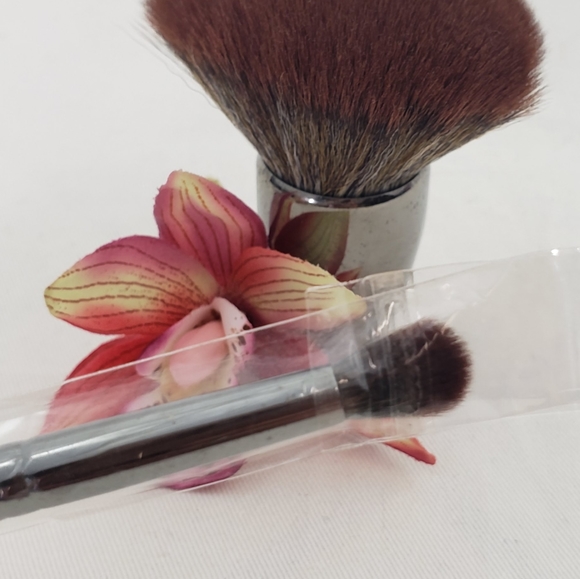 Morphe E17 Crease Precision Blender - Picture 3 of 7